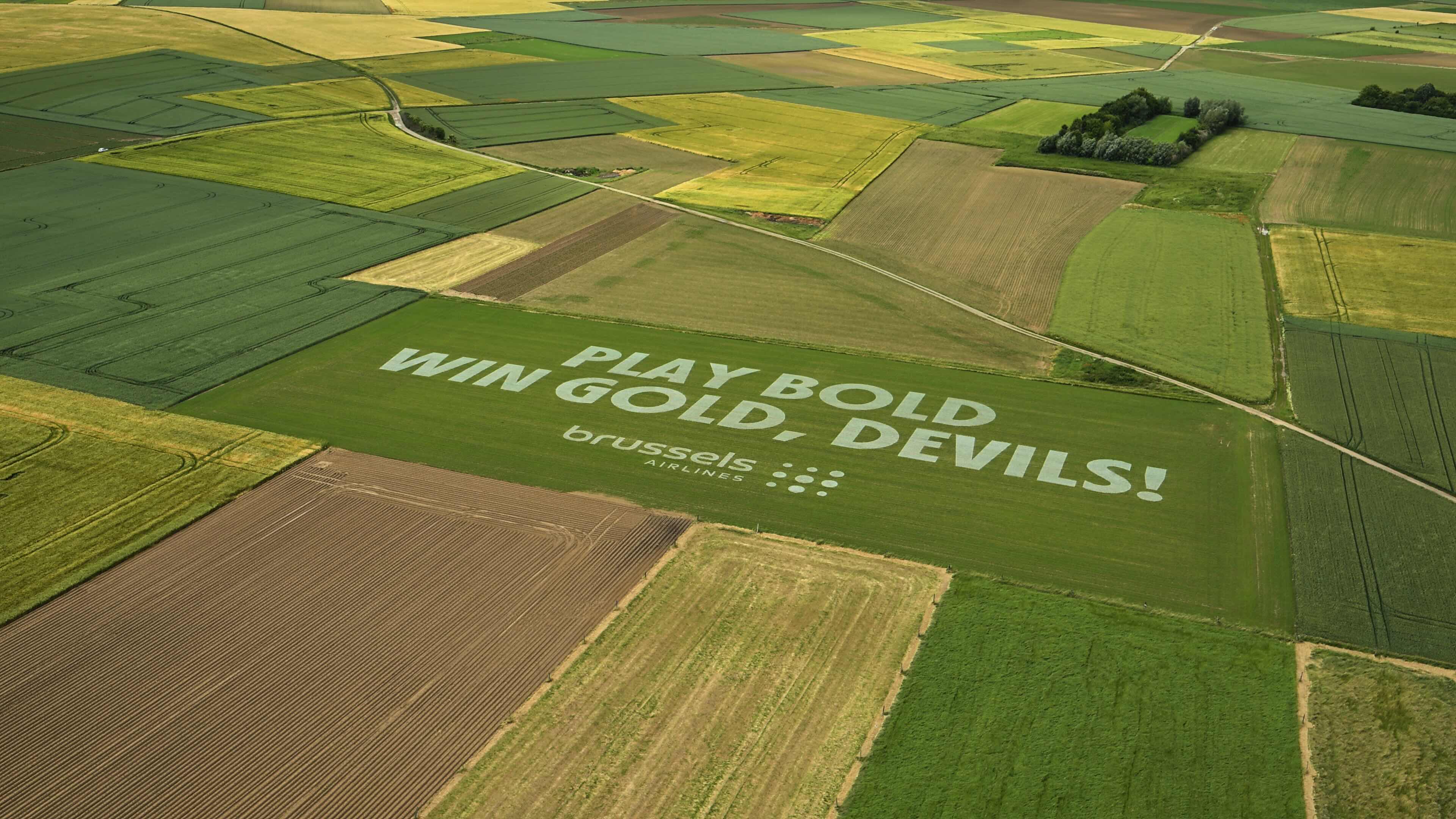 Brussels Airlines encourage les Diables en lettres géantes